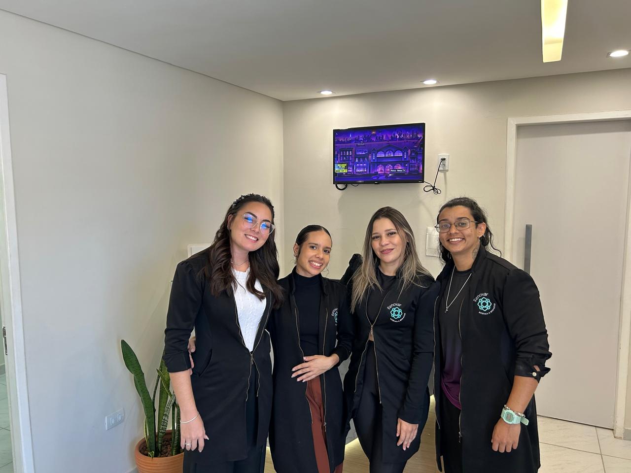 Equipe completa da Renovar Estetica e Bem Estar